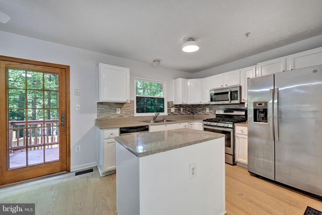 7836 FOXFARM LN, Glen Burnie, MD 21061