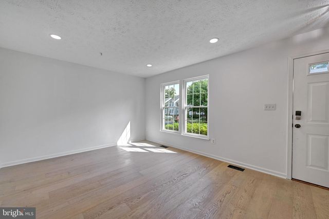 7836 FOXFARM LN, Glen Burnie, MD 21061