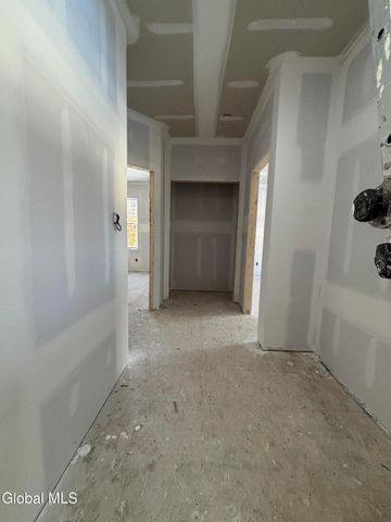 3 Wyatt's Way, Clifton Park, NY 12065