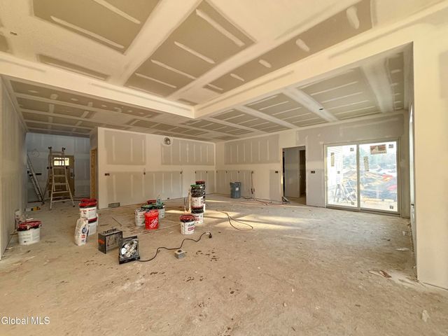 3 Wyatt's Way, Clifton Park, NY 12065