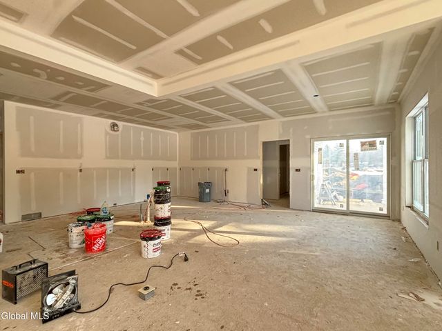 3 Wyatt's Way, Clifton Park, NY 12065