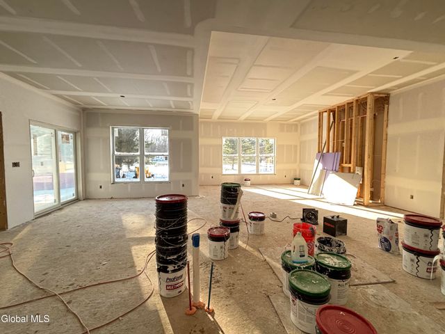 3 Wyatt's Way, Clifton Park, NY 12065