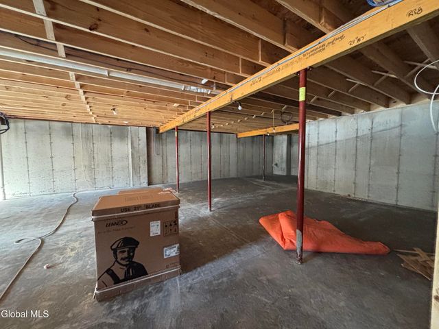 3 Wyatt's Way, Clifton Park, NY 12065