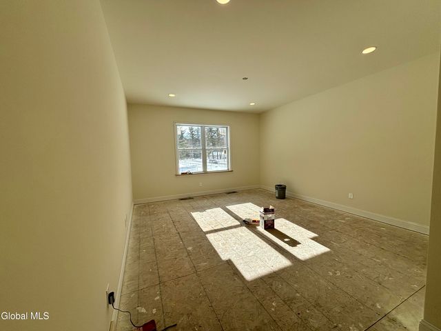 3 Wyatt's Way, Clifton Park, NY 12065