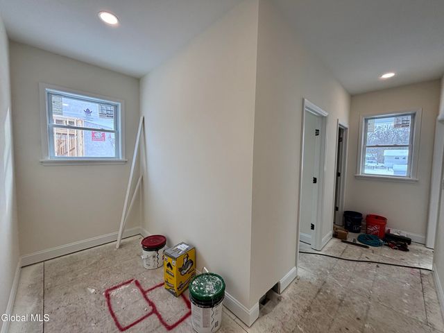 3 Wyatt's Way, Clifton Park, NY 12065