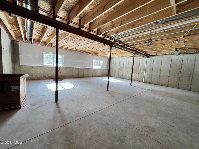 3 Wyatt's Way, Clifton Park, NY 12065