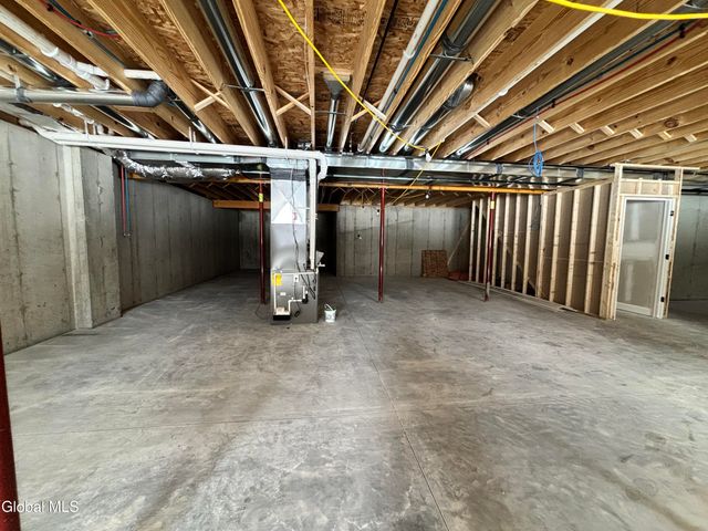 3 Wyatt's Way, Clifton Park, NY 12065