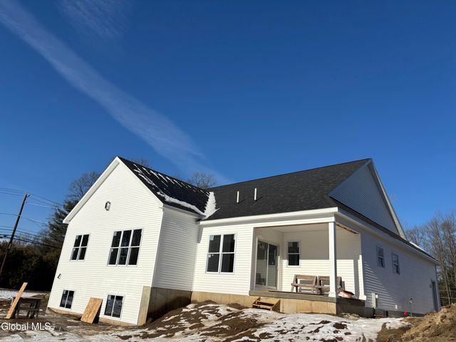 3 Wyatt's Way, Clifton Park, NY 12065