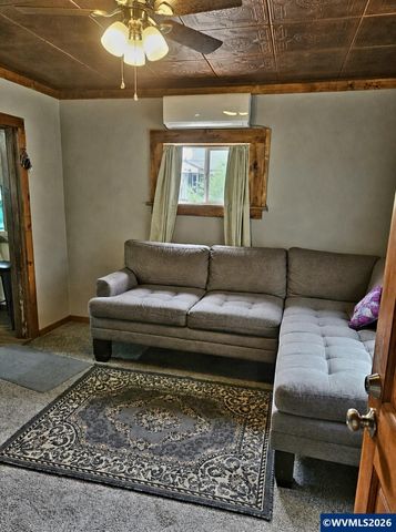 365 Hood St NE, Salem, OR 97301
