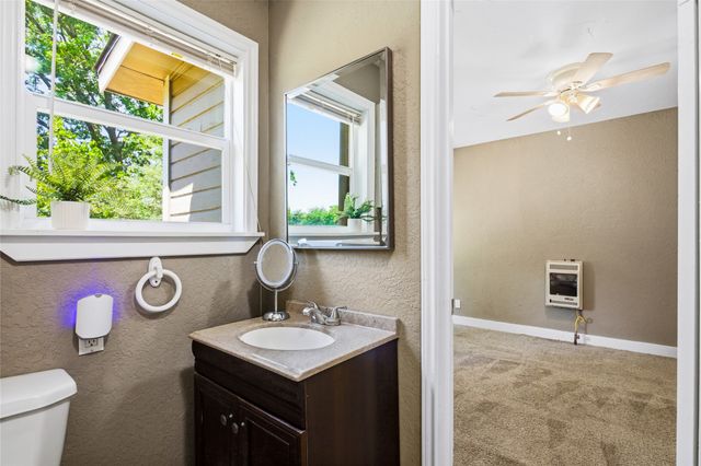 2121 W Bond Street, Denison, TX 75020