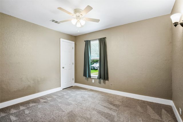 2121 W Bond Street, Denison, TX 75020