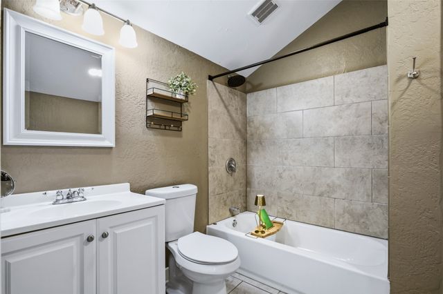 2121 W Bond Street, Denison, TX 75020