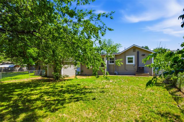 2121 W Bond Street, Denison, TX 75020