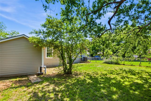2121 W Bond Street, Denison, TX 75020