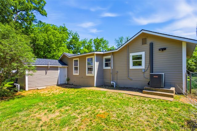 2121 W Bond Street, Denison, TX 75020