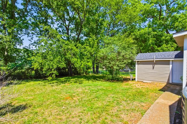 2121 W Bond Street, Denison, TX 75020