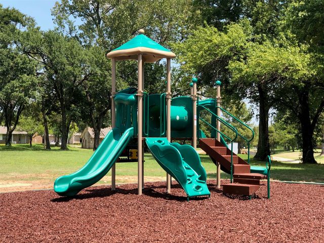 2121 W Bond Street, Denison, TX 75020