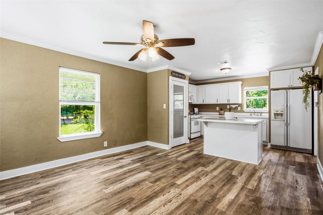 2121 W Bond Street, Denison, TX 75020