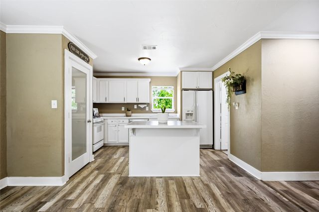 2121 W Bond Street, Denison, TX 75020