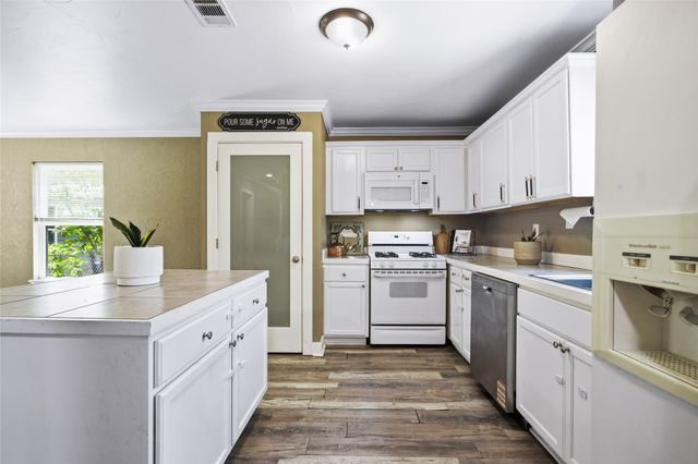 2121 W Bond Street, Denison, TX 75020