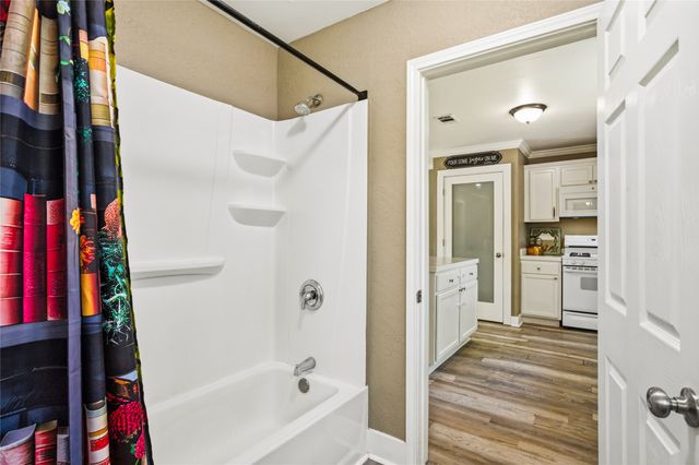 2121 W Bond Street, Denison, TX 75020