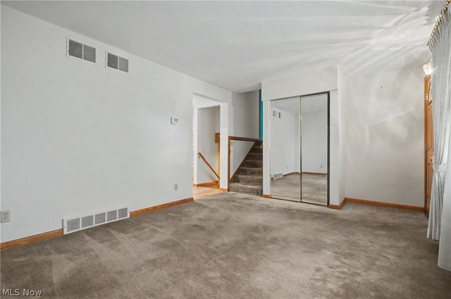 7436 Sugartree Drive, Youngstown, OH 44512