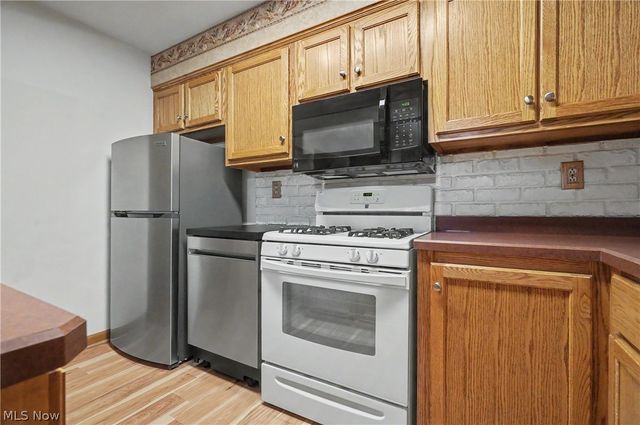 7436 Sugartree Drive, Youngstown, OH 44512
