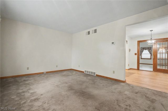 7436 Sugartree Drive, Youngstown, OH 44512
