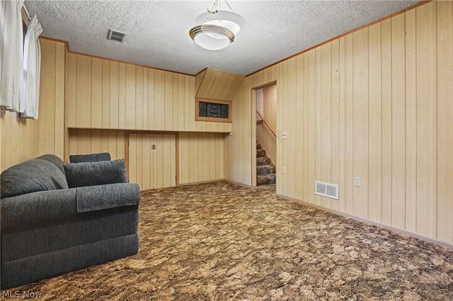 7436 Sugartree Drive, Youngstown, OH 44512
