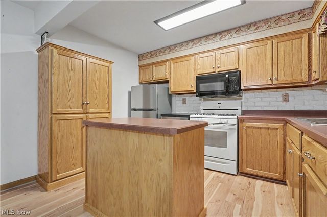 7436 Sugartree Drive, Youngstown, OH 44512