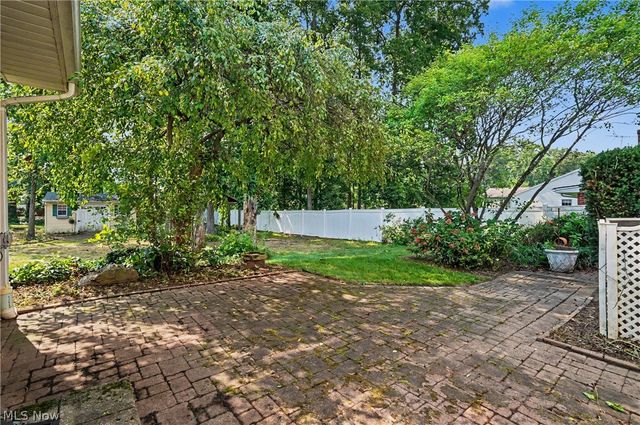7436 Sugartree Drive, Youngstown, OH 44512