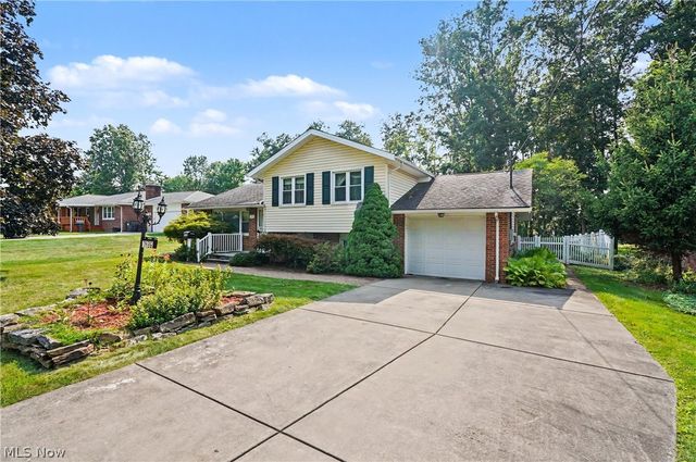 7436 Sugartree Drive, Youngstown, OH 44512