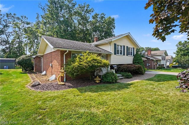 7436 Sugartree Drive, Youngstown, OH 44512