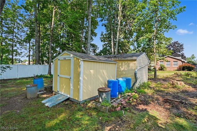 7436 Sugartree Drive, Youngstown, OH 44512