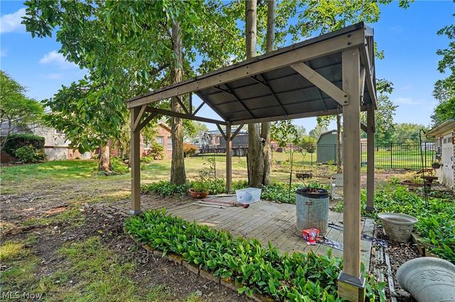 7436 Sugartree Drive, Youngstown, OH 44512