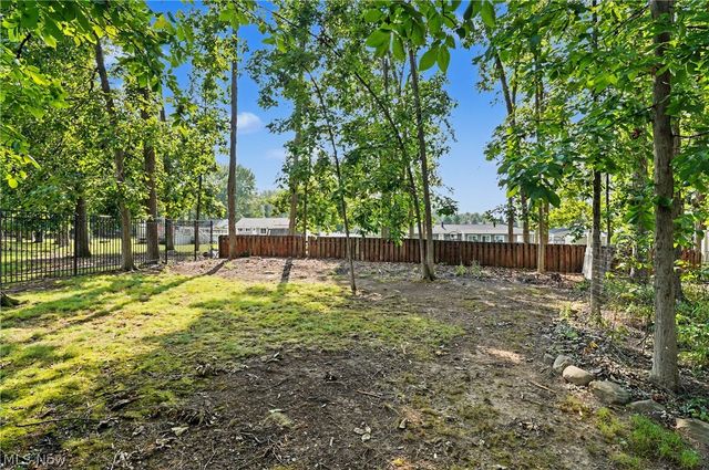 7436 Sugartree Drive, Youngstown, OH 44512