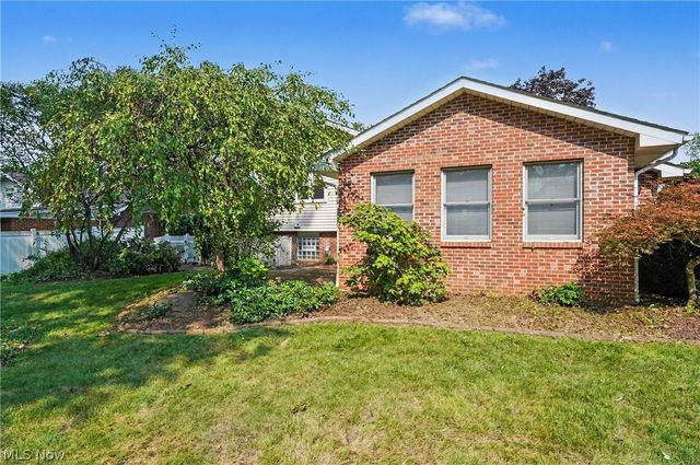 7436 Sugartree Drive, Youngstown, OH 44512