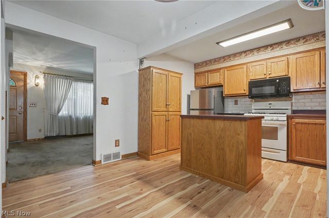 7436 Sugartree Drive, Youngstown, OH 44512
