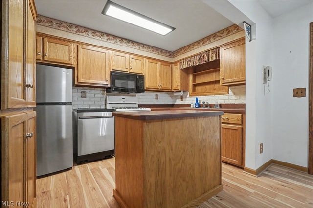 7436 Sugartree Drive, Youngstown, OH 44512