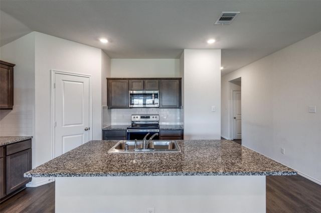 808 Saddle Horn Way, Royse City, TX 75189