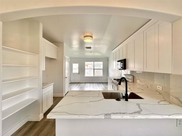 8202 Radial Court, Rosharon, TX 77583