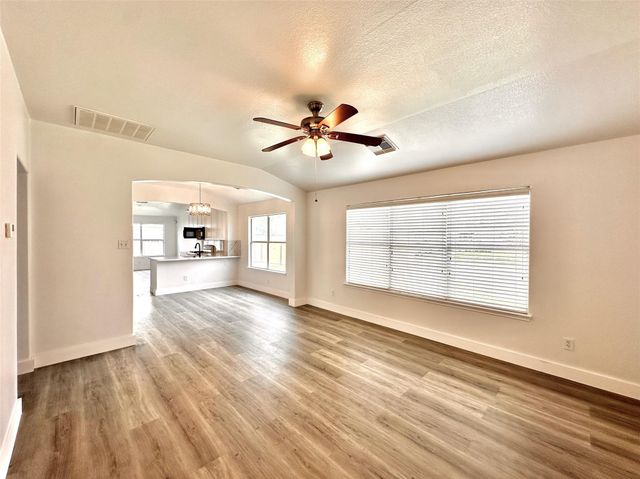 8202 Radial Court, Rosharon, TX 77583