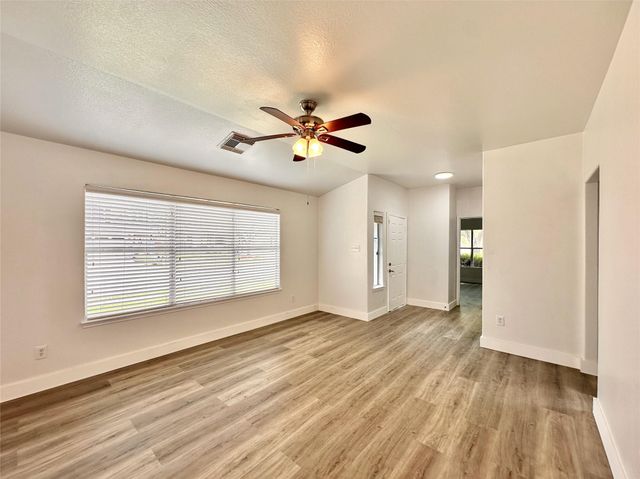 8202 Radial Court, Rosharon, TX 77583