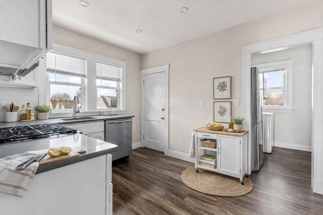 2085 Centre Street 3, Boston, MA 02132