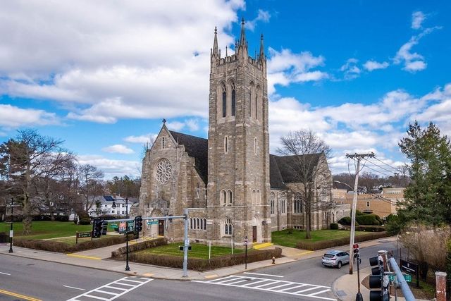 2085 Centre Street 3, Boston, MA 02132