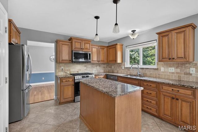 654 Summer Top Circle, Fenton, MO 63026
