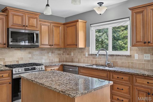 654 Summer Top Circle, Fenton, MO 63026