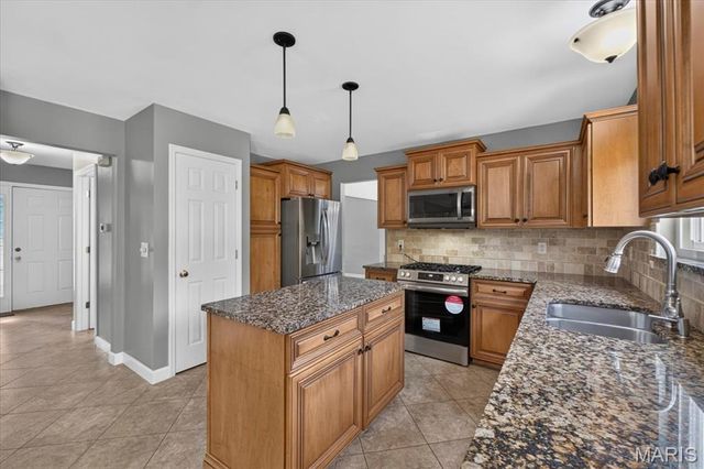 654 Summer Top Circle, Fenton, MO 63026