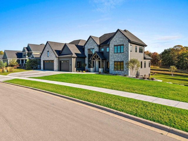 2011 LABYRINTH LANE, De Pere, WI 54115