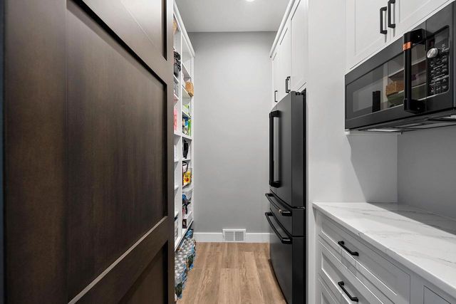 2011 LABYRINTH LANE, De Pere, WI 54115